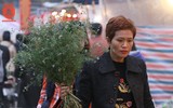 Người Hà Nội đi mua rau mùi già chiều 30 Tết